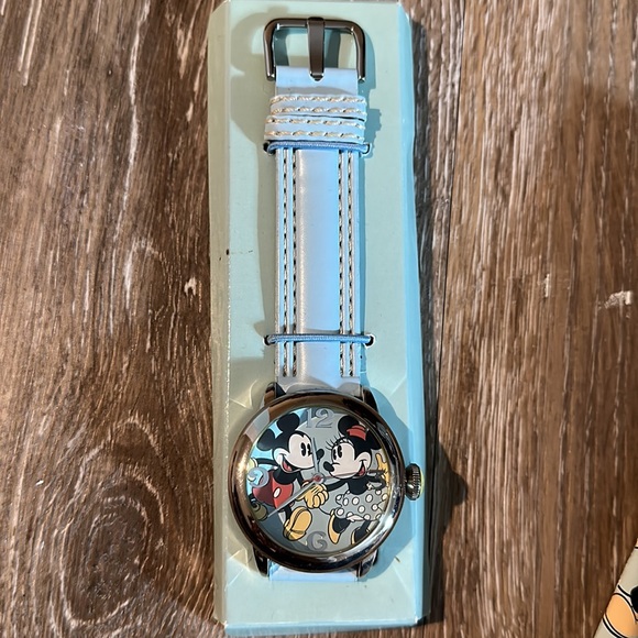Minnie and Mickey watch - Picture 2 of 5